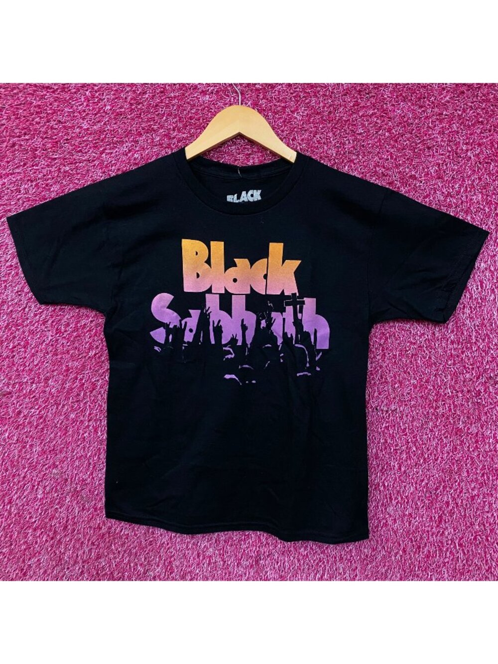 Black Sabbath Crowd Logo Heavy Metal Band T-Shirt XS